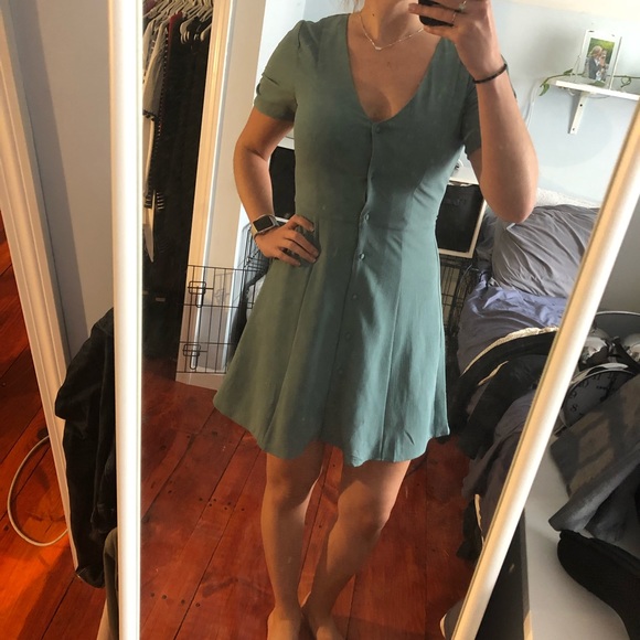 Green dress - Picture 7 of 8